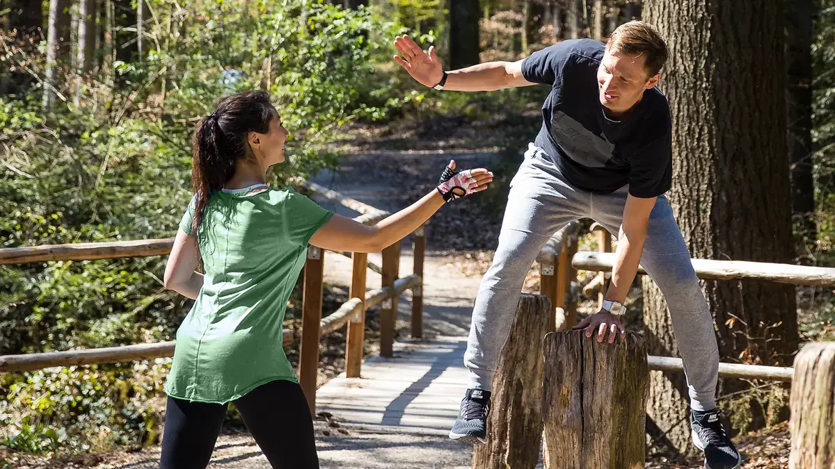 Partnerübung im Wald bei Göppingen